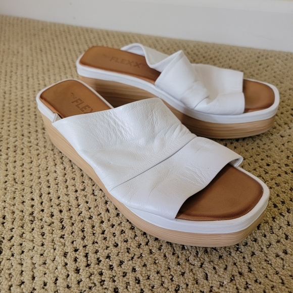 THE FLEXX Shoes - THE FLEXX, LARCH Wedge, White and Tan Sandal, SIZE 40 (Euro 81/2-9)